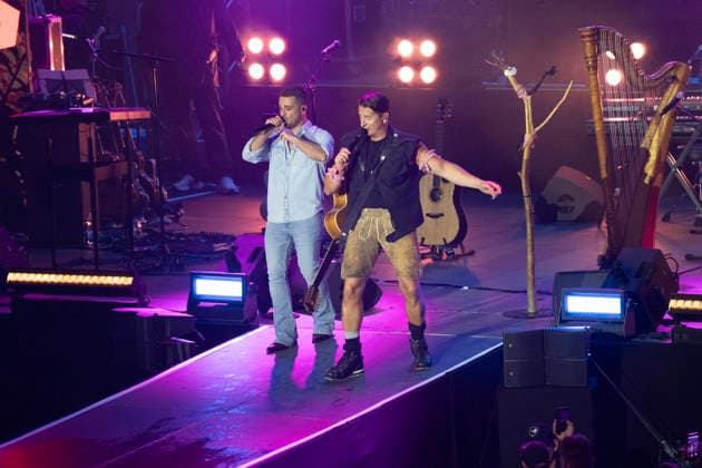 21.08.2026, Kitzbühel, Tennisstadion, Kitzbühel Musikfestival, Andreas Gabalier und Pietro Basile Kitzbühel Tennisstadion Tirol Austria *** August 21, 2026, Kitzbühel, Tennis Stadium, Kitzbühel Music Festival, Andreas Gabalier and Pietro Basile, Kitzbühel Tennis Stadium, Tyrol, Austria Copyright: xJustPictures.ch AlexanderxRaemyx jp-de-AlRa-DSC00966