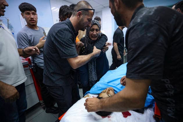 Farewell for 17 Year Old Karim Al Shalaldeh (EDITORS NOTE: Image depicts death) Palestinian relatives gather around the body of Karim Sanad Shalaldeh as a woman is supported by mourners during the funeral of 17-year-old Karim Sanad Shalaldeh in Sa ir, northeast of Hebron, in the occupied West Bank, on August 21, 2026. The Palestinian Health Ministry said Shalaldeh was killed by Israeli settler gunfire during an attack in the Khirbet Hamroush area of Sa ir that also wounded a 70-year-old Palestinian man; local reports said settlers set fire to a home, while the Israeli military said a security official opened fire after Palestinians threw stones at Israelis who were in the area without prior authorization. Hebron West Bank Palestinian Territ Copyright: xMosabxShawerx
