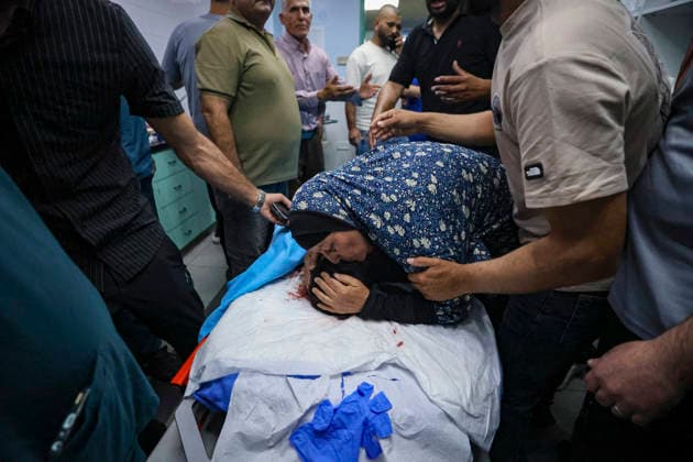 Farewell for 17 Year Old Karim Al Shalaldeh (EDITORS NOTE: Image depicts death) A Palestinian woman presses her face to the body of Karim Sanad Shalaldeh as relatives support her during the funeral of 17-year-old Karim Sanad Shalaldeh in Sa ir, northeast of Hebron, in the occupied West Bank, on August 21, 2026. The Palestinian Health Ministry said Shalaldeh was killed by Israeli settler gunfire during an attack in the Khirbet Hamroush area of Sa ir that also wounded a 70-year-old Palestinian man; local reports said settlers set fire to a home, while the Israeli military said a security official opened fire after Palestinians threw stones at Israelis who were in the area without prior authorization. Hebron West Bank Palestinian Territories Copyright: xMosabxShawerx