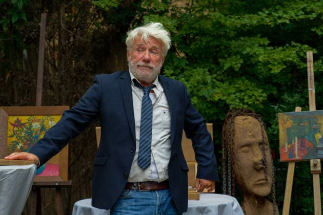 Kunst Kultur Malerei Auktion 21.08.2026 Potsdam Landeshauptstadt Brandenburg Cafe Matschke Am Neuen Garten das Vintage-CafÃ Ausstellungen und Lesungen Galerie Cafe Schauspieler Jörg Schüttauf Schauspieler für Film, Fernsehen und Theater Versteigert Bilder des 1998 verstorbenen Potsdamer Künstlers Stefan Eisermann Foto Eberhard Thonfeld Potsdam Brandenurg GER *** Art, Culture, Painting, Auction, August 21, 2026, Potsdam, Capital of Brandenburg, Café Matschke, Am Neuen Garten, the Vintage Café, Exhibitions and Readings, Gallery Café, Actor Jörg Schüttauf, Actor for Film, television, and theater; paintings by Potsdam artist Stefan Eisermann, who died in 1998, are being auctioned; photo by Eberhard Thonfeld; Potsdam, Brandenburg, GER
