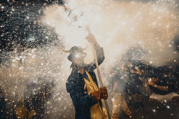 August 21, 2026, Barcelona, Catalonia, Spain: Fire runners in devil costumes charge through showers of sparks to the beat of drums during the traditional Ã¢â‚¬ËœCorrefocsÃ¢â‚¬â ¢ at BarcelonaÃ¢â‚¬â ¢s iconic Festa Major de Gracia. Barcelona Spain - ZUMAo105 20260821_fap_o105_002 Copyright: xMatthiasxOesterlex