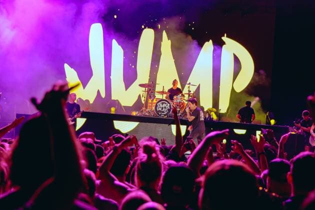 RECORD DATE NOT STATED Simple Plan brought their Bigger Than You Think tour to SummerStage this Wednesday for a special benefit concert in New York City, joined by 3OH!3 and Bowling for Soup. (New) Simple Plan brought their Bigger Than You Think tour to SummerStage this Wednesday for a special benefit concert in New York City, joined by 3OH!3 and Bowling for Soup. The night featured Pierre Bouvier, Chuck Comeau, Sebastien Lefebvre, and Chady Awad of Simple Plan; Sean Foreman and Nathaniel Motte of 3OH!3; and Jaret Reddick, Chris Burney, Gary Wiseman, and Rob Felicetti of Bowling for Soup. A night of pop-punk, nostalgia, and live music in the heart of New York City Credit: Anthony Oliveira TheNews2(Foto: Anthony Oliveira Thenews2 imago images) Simple P  Copyright: xAnthonyxOliveirax