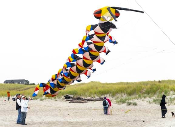 August 21,, 2026 - Long Beach, Washington , USA: The Washington State International Kite Festival is a week-long celebration of kites and kite flying. Held annually during the third full week of August, the prevailing winds off the Pacific Ocean usually provide ample lift for the outsized kites. Long Beach USA  - ZUMAce6_ 20260821_zaf_ce6_029 Copyright: xBrianxCahnx