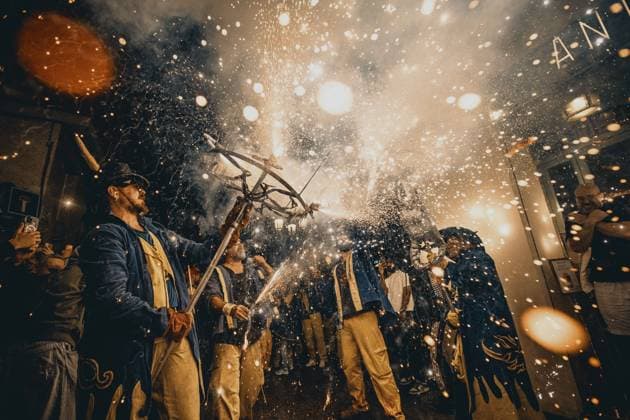August 21, 2026, Barcelona, Catalonia, Spain: Fire runners in devil costumes charge through showers of sparks to the beat of drums during the traditional Ã¢â‚¬ËœCorrefocsÃ¢â‚¬â ¢ at BarcelonaÃ¢â‚¬â ¢s iconic Festa Major de Gracia. Barcelona Spain - ZUMAo105 20260821_fap_o105_003 Copyright: xMatthiasxOesterlex