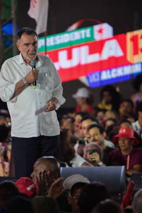 BELO HORIZONTE, MG - 21.08.2026: LULA EM BELO HORIZONTE - In the photo, candidate for governor of Minas Gerais, Patrus Ananias. President Luiz Inacio Lula da Silva gathered a crowd of supporters at a political event in Praca da Estacao, in the center of Belo Horizonte MG. The event marked the launch of Patrus Ananias& 39; campaign for governor of Minas Gerais and brought together militants and allied leaders, it took place this Friday night (21). x3002112x  AllanxCalisto