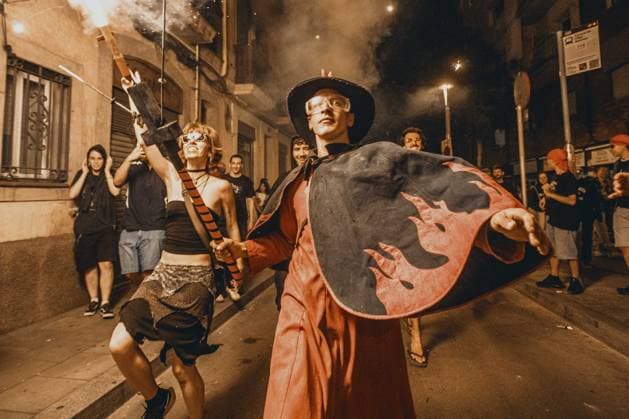 August 21, 2026, Barcelona, Catalonia, Spain: Fire runners in devil costumes charge through showers of sparks to the beat of drums during the traditional Ã¢â‚¬ËœCorrefocsÃ¢â‚¬â ¢ at BarcelonaÃ¢â‚¬â ¢s iconic Festa Major de Gracia. Barcelona Spain - ZUMAo105 20260821_fap_o105_018 Copyright: xMatthiasxOesterlex