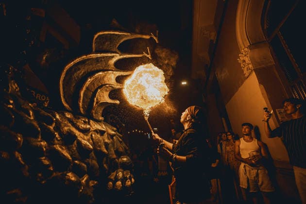 August 21, 2026, Barcelona, Catalonia, Spain: A fire breather lights the firecrackers of the Drac Capalla dÃ¢â‚¬â ¢Horta with his flames during the traditional Ã¢â‚¬ËœCorrefocÃ¢â‚¬â ¢ at the Festa Major de Gracia Barcelona Spain - ZUMAo105 20260821_fap_o105_024 Copyright: xMatthiasxOesterlex
