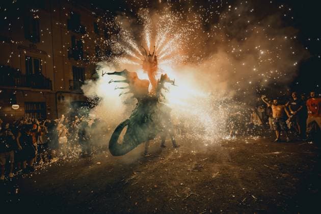 August 22, 2026, Barcelona, Catalonia, Spain: The Drac Capalla dÃ¢â‚¬â ¢Horta , a fire beast, sets of its flying sparks during the traditional Ã¢â‚¬ËœCorrefocÃ¢â‚¬â ¢ at the Festa Major de Gracia Barcelona Spain - ZUMAo105 20260822_fap_o105_001 Copyright: xMatthiasxOesterlex