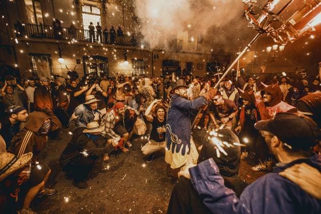 August 22, 2026, Barcelona, Catalonia, Spain: Fire runners in devil costumes charge through showers of sparks to the beat of drums during the traditional Ã¢â‚¬ËœCorrefocsÃ¢â‚¬â ¢ at BarcelonaÃ¢â‚¬â ¢s iconic Festa Major de Gracia. Barcelona Spain - ZUMAo105 20260822_fap_o105_010 Copyright: xMatthiasxOesterlex