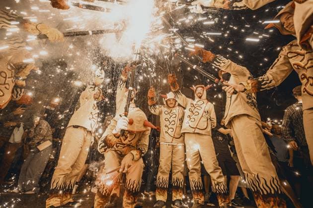 August 21, 2026, Barcelona, Catalonia, Spain: Fire runners gather to ignite their firework staffs beneath a shower of sparks during the traditional ˜Correfoc™ at the Festa Major de Gracia Barcelona Spain - ZUMAo105 20260821_fap_o105_013 Copyright: xMatthiasxOesterlex