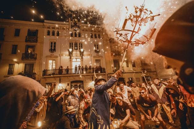 August 22, 2026, Barcelona, Catalonia, Spain: Fire runners in devil costumes charge through showers of sparks to the beat of drums during the traditional Ã¢â‚¬ËœCorrefocsÃ¢â‚¬â ¢ at BarcelonaÃ¢â‚¬â ¢s iconic Festa Major de Gracia. Barcelona Spain - ZUMAo105 20260822_fap_o105_013 Copyright: xMatthiasxOesterlex