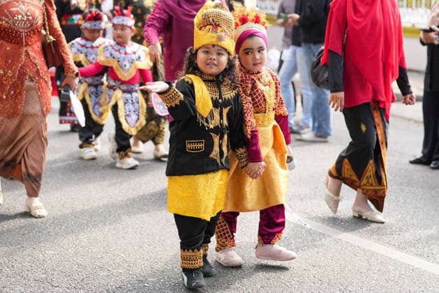 August 22, 2026, Banda Aceh, Aceh, Indonesia: Kindergarten children, accompanied by their teachers and parents, were seen participating in an Independence Day parade in Banda Aceh, Aceh Province, Indonesia, on Saturday. Dressed in traditional costumes from various regions and outfits representing diverse professions, the thousands of participants paraded through the city to celebrate Indonesia s independence, with the aim of fostering a sense of nationalism and togetherness from an early age. Banda Aceh Indonesia  - ZUMAi115 20260822_zip_i115_006 Copyright: xMuhammadxIqbalx