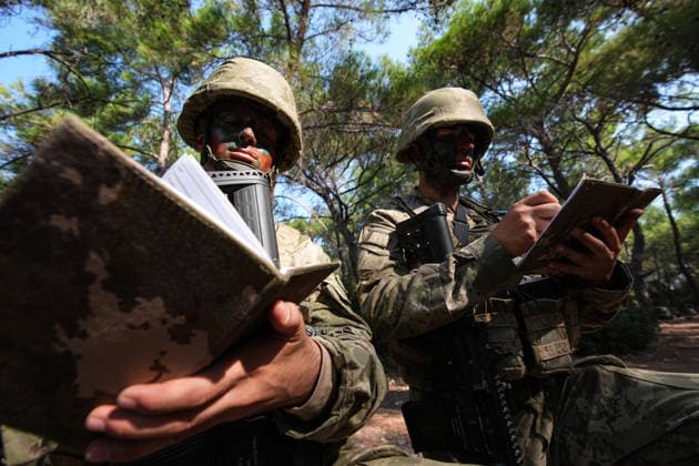 Year-End Practical Training of Turkish National Defense University’s Military Academy students IZMIR, TURKIYE - AUGUST 21: Students of the Turkish National Defense University’s Military Academy (MSU) take part in the Year-End Practical Training in Urla district of Izmir, Turkiye on August 21, 2026. The students are pushing themselves to become the commanders of the future, putting their physical endurance, military knowledge, and skills into practice in the field. Berkan Cetin Anadolu Izmir Turkey. Editorial use only. Please get in touch for any other usage.  Copyright: x2026xAnadoluxBerkanxCetinx