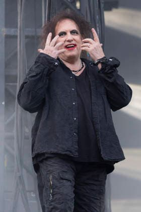 The Cure perform at Wythenshawe Park Robert Smith of The Cure performs at Wythenshawe Park, Manchester, England, 21st August 2026, Credit:Mike Gray MIKE GRAY - B4227 Avalon  Copyright: xMikexGrayx xMIKExGRAYx-xB4227x xAvalonx 1127050478