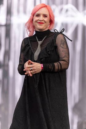 Slowdive perform at Wythenshawe Park Rachel Goswell of Slowdive performs at Wythenshawe Park, Manchester, England, 21st August 2026, Credit:Mike Gray MIKE GRAY - B4227 Avalon  Copyright: xMikexGrayx xMIKExGRAYx-xB4227x xAvalonx 1127052553