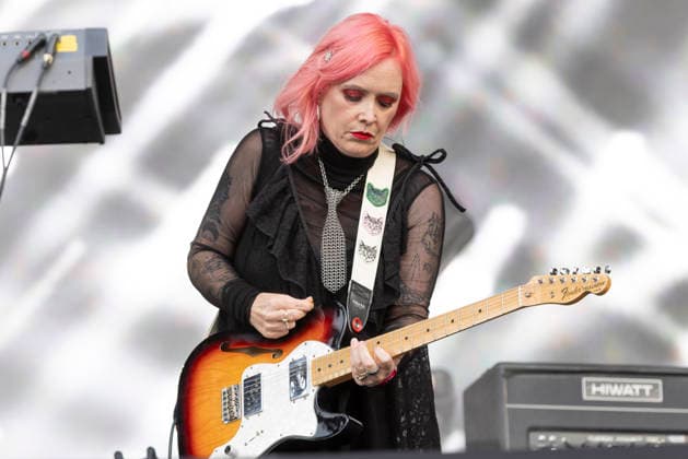 Slowdive perform at Wythenshawe Park Rachel Goswell of Slowdive performs at Wythenshawe Park, Manchester, England, 21st August 2026, Credit:Mike Gray MIKE GRAY - B4227 Avalon  Copyright: xMikexGrayx xMIKExGRAYx-xB4227x xAvalonx 1127052705