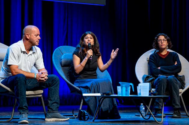NEWS : AMFIS - La France Insoumise - Chateauneuf-sur-Isere - 22 08 2026 Salah Hamouri, Rima Hassan et Lucy lors du temps fort Criminalisation e t rÃ pression du mouvement de solidaritÃ avec la palestine lors des AMFIS 2026, universitÃ d Ã tÃ de la France Insoumise, Ã ChÃ¢teauneuf-sur-Isere le 22 08 2026. Photo Sandrine Thesillat PsNewZ  Copyright: xSandrinexThesillatx