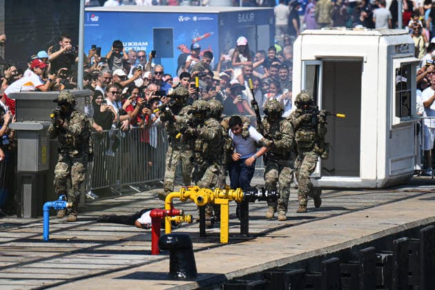TEKNOFEST Blue Homeland KOCAELI, TURKIYE - AUGUST 22: Underwater Offstage (SAT) and Underwater Defense (SAS) commandos of the Turkish Naval Forces perform military demonstrations during the TEKNOFEST Blue Homeland at the Golcuk Naval Shipyard Command in Kocaeli, Turkiye, on August 22, 2026. Organized under the main leadership of the Turkish National Defense Ministry and the Turkish Technology Team Foundation (T3 Foundation), with Anadolu as the Global Communication Partner, the event showcases Turkiye s maritime power, defense capabilities, and indigenous technologies. Gathering technology and defense industry enthusiasts around a maritime focus, the festival will welcome visitors through August 23. Akin Celiktas Anadolu Kocaeli Turkey. E  Copyright: x2026xAnadoluxAkinxCeliktasx