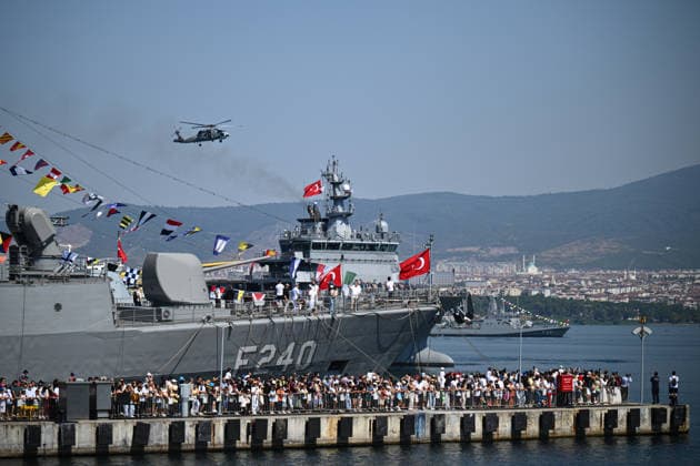 TEKNOFEST Blue Homeland KOCAELI, TURKIYE - AUGUST 22: Underwater Offstage (SAT) and Underwater Defense (SAS) commandos of the Turkish Naval Forces perform military demonstrations during the TEKNOFEST Blue Homeland at the Golcuk Naval Shipyard Command in Kocaeli, Turkiye, on August 22, 2026. Organized under the main leadership of the Turkish National Defense Ministry and the Turkish Technology Team Foundation (T3 Foundation), with Anadolu as the Global Communication Partner, the event showcases Turkiye s maritime power, defense capabilities, and indigenous technologies. Gathering technology and defense industry enthusiasts around a maritime focus, the festival will welcome visitors through August 23. Akin Celiktas Anadolu Kocaeli Turkey. E  Copyright: x2026xAnadoluxAkinxCeliktasx