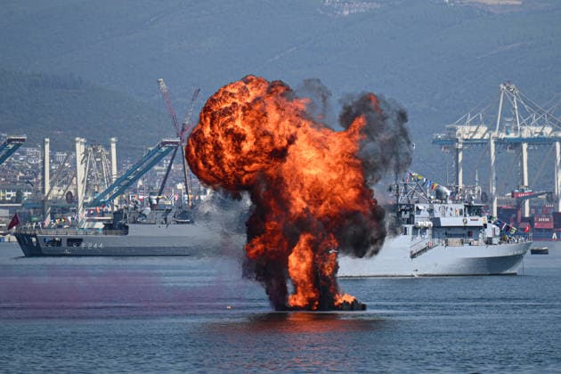 TEKNOFEST Blue Homeland KOCAELI, TURKIYE - AUGUST 22: Underwater Offstage (SAT) and Underwater Defense (SAS) commandos of the Turkish Naval Forces perform military demonstrations during the TEKNOFEST Blue Homeland at the Golcuk Naval Shipyard Command in Kocaeli, Turkiye, on August 22, 2026. Organized under the main leadership of the Turkish National Defense Ministry and the Turkish Technology Team Foundation (T3 Foundation), with Anadolu as the Global Communication Partner, the event showcases Turkiye s maritime power, defense capabilities, and indigenous technologies. Gathering technology and defense industry enthusiasts around a maritime focus, the festival will welcome visitors through August 23. Akin Celiktas Anadolu Kocaeli Turkey. E  Copyright: x2026xAnadoluxAkinxCeliktasx