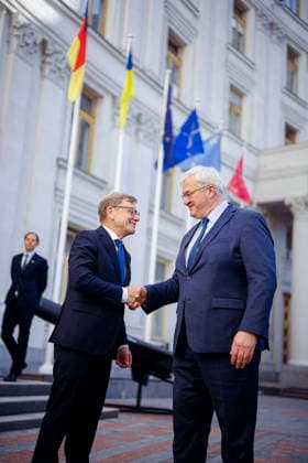Johann Wadephul (CDU), Bundesaussenminister, trifft den Aussenminister der Ukraine, Andrij Sybiha. Kyjiw, 22.08.2026. Fotografiert im Auftrag des Auswaertigen Amtes Kyjiw Ukraine *** Johann Wadephul (CDU), Federal Minister of Foreign Affairs, meets with Ukrainian Foreign Minister Andrij Sybiha in Kyiv, August 22, 2026. Photographed on behalf of the Federal Foreign Office, Kyiv, Ukraine Copyright: xThomasxTrutschel AAx