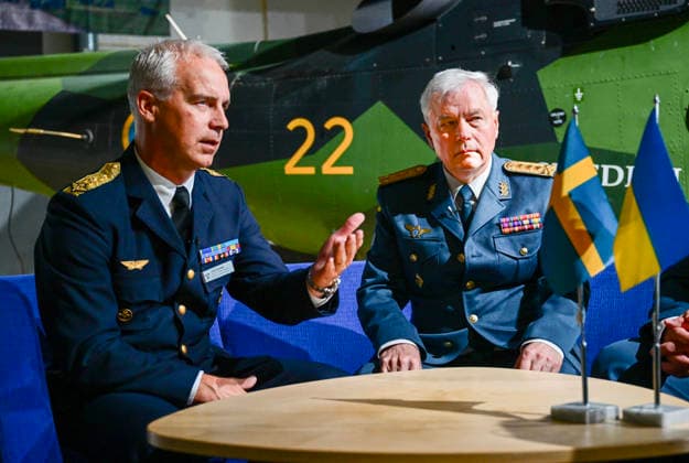 LINKÖPING 20260822 För att fira att det svenska flygvapnet fyller 100 ar 2026 jubilerade man med intensiva flygdagar pa Malmens flygplats i Linköping under lördag och söndag. Ukrainas flygvapenchef Anatolij Kryvonozjko fanns ocksa pa plats i Linköping där han bland annat träffade flygvapenchefen Jonas Wikman. LINKÖPING SVERIGE x10030x *** LINKÖPING, August 22, 2026 — To celebrate the 100th anniversary of the Swedish Air Force in 2026, a series of action-packed air shows were held at Malmen Airport in Linköping on Saturday and Sunday. Anatoliy Kryvonoz, Commander of the Ukrainian Air Forcewas also present in Linköping, where he met with Air Force Chief Jonas Wikman, among others. LINKÖPING, SWEDEN x10030x  Copyright: xJonasxEkströmer TTx FLYGDAGAR LINKÖPING 7cL1Y0VZQIc