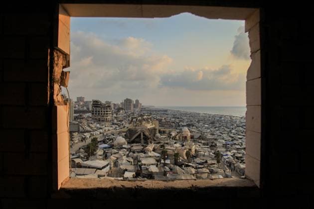 RECORD DATE NOT STATED Displaced Palestinians Struggle to Survive Amid Gaza™s Ruins (INT) Displaced Palestinians Struggle to Survive Amid Gaza™s Ruins. August 21, 2026 Gaza, Palestine: Displaced Palestinians living along the coastal area of Gaza City carry out their daily activities among the ruins of destroyed buildings at sunset. Families who have lost their homes during the war struggle to survive in makeshift tents pitched beside the rubble and inside heavily damaged structures, amid severe humanitarian conditions and shortages of basic necessities across the Gaza Strip. Credit: Hashem Zimmo Thenews2(Foto: Hashem Zimmo Thenews2 imago images) Displaced Palestinians Struggle to Survive Amid Gaza™s Ruins  Copyright: xHashemxZimmox