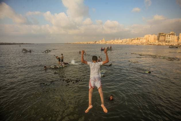 RECORD DATE NOT STATED Displaced Palestinians Struggle to Survive Amid Gaza™s Ruins (INT) Displaced Palestinians Struggle to Survive Amid Gaza™s Ruins. August 21, 2026 Gaza, Palestine: Displaced Palestinians living along the coastal area of Gaza City carry out their daily activities among the ruins of destroyed buildings at sunset. Families who have lost their homes during the war struggle to survive in makeshift tents pitched beside the rubble and inside heavily damaged structures, amid severe humanitarian conditions and shortages of basic necessities across the Gaza Strip. Credit: Hashem Zimmo Thenews2(Foto: Hashem Zimmo Thenews2 imago images) Displaced Palestinians Struggle to Survive Amid Gaza™s Ruins  Copyright: xHashemxZimmox