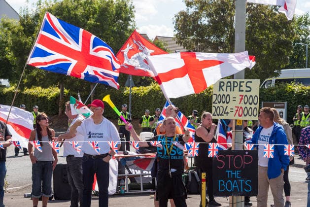 August 22, 2026, Gloucester, Gloucestershire, UK: Gloucester, UK. A protest by a group called Gloucester Patriots at the Ibis Hotel in Bristol where asylum seekers and migrants are being accommodated. A pro refugee counter protest took place at the same location. Gloucester UK  - ZUMAl94_ 20260822_zaf_l94_002 Copyright: xSimonxChapmanx