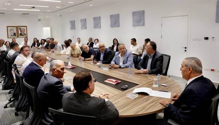 Hussein al-Sheikh Meets Palestinian Journalists Delegation in Ramallah Vice President of the State of Palestine Hussein al-Sheikh meets a delegation from the Palestinian Journalists Syndicate, along with media professionals, journalists and influencers, headed by syndicate chief Nasser Abu Bakr, in Ramallah, in the West Bank, on August 22, 2026. The meeting discusses the latest political, economic and security developments and issues related to Palestinian affairs, including the upcoming general elections. Photo by Hussein AlSheikh Office apaimages Ramallah West Bank Palestinian Territory 220826_Ramallah_HAO_00(1) Copyright: xapaimagesxHusseinxAlSheikhxOfficex xapaimagesx