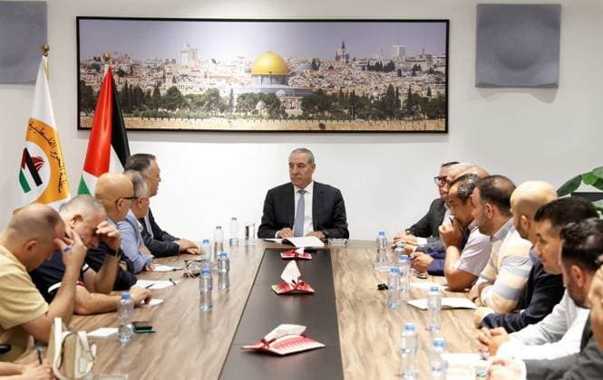 Hussein al-Sheikh Meets Palestinian Journalists Delegation in Ramallah Vice President of the State of Palestine Hussein al-Sheikh meets a delegation from the Palestinian Journalists Syndicate, along with media professionals, journalists and influencers, headed by syndicate chief Nasser Abu Bakr, in Ramallah, in the West Bank, on August 22, 2026. The meeting discusses the latest political, economic and security developments and issues related to Palestinian affairs, including the upcoming general elections. Photo by Hussein AlSheikh Office apaimages Ramallah West Bank Palestinian Territory 220826_Ramallah_HAO_00(5) Copyright: xapaimagesxHusseinxAlSheikhxOfficex xapaimagesx