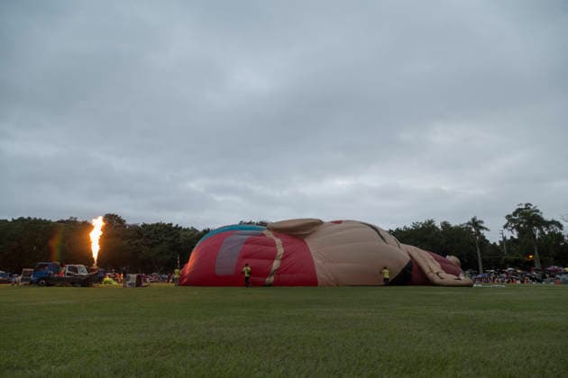 August 22, 2026, Taichung, Taiwan: Ground crew members help stretch the envelope of the world s only Mazu-shaped hot air balloon while it is being inflated during the 2026 Shigang Hot Air Balloon Carnival in Taichung, Taiwan. Taoist sea goddess Mazu or Matsu worship is popular in Taiwan. Taichung Taiwan - ZUMAc217 20260822_zip_c217_007 Copyright: xAndrexM.xChangx