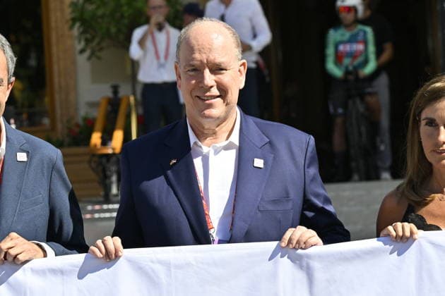 Start of the Vuelta a Espana in Monaco: Prince Albert II of Monaco at the start of the Vuelta a Espana on August 22, 2026, in Monaco, France. The 2026 Vuelta a Espana begins today, August 22, in Monaco and ends on Sunday, September 13, in Granada. There will be 21 stages, covering 3,275 km and featuring more than 58,000 meters of cumulative elevation gain. For the first time, the final finish will not be in Madrid, but in the vicinity of the Alhambra. AUGUST 22, 2026 CYCLING TOUR ROYALTY CYCLING BIKES BICYCLES TIME TRIAL START FIRST STAGE MONACO TOUR Monaco France Monaco France Spain  Copyright: xLaurentxCoustx xEuropaxPressx 7726085