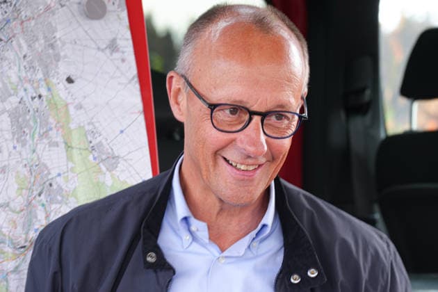 Bundeskanzler Merz besucht Waldbrandgebiet Huertgenwald Bundeskanzler Friedrich Merz mit gut gelaunter Mimik im Portrait bei der Besichtigung des ehemaligen Waldbrandgebiet in Huertgenwald, , 22.08.2026 Huertgenwald (Kreis Dueren) Nordrhein-Westfalen Deutschland *** Chancellor Merz Visits the Huertgenwald Forest Fire Site: A portrait of Chancellor Friedrich Merz, looking cheerful, during his visit to the former forest fire site in Huertgenwald, August 22, 2026, Huertgenwald, Düren District, North Rhine-Westphalia, Germany