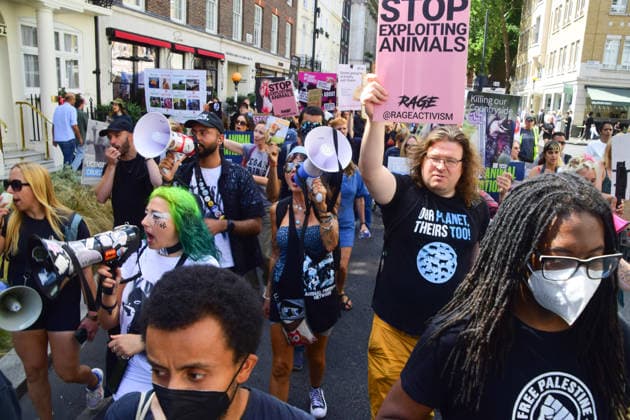 August 22, 2026, London, England, United Kingdom: Protesters pass through Mayfair during the National Animal Rights March. Animal rights activists, protesters, and members of various organisations marched through Central London in support of animal rights, in protest against all forms of animal exploitation, and urged people to go vegan. London United Kingdom  - ZUMAv130 20260822_zip_v130_034 Copyright: xVukxValcicx