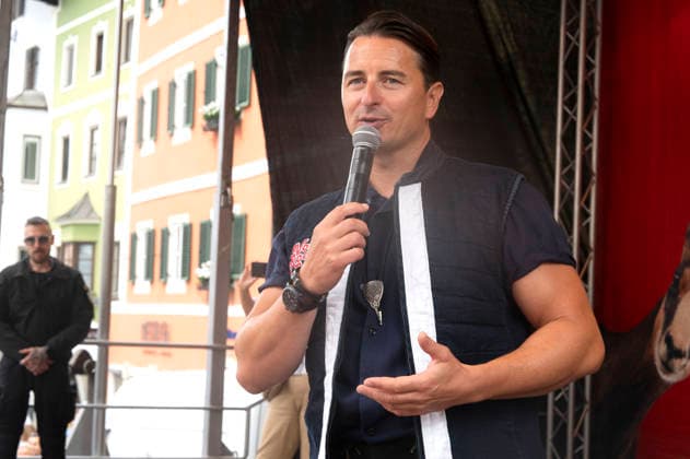 Andreas Gabalier bei einer öffentlichen Pressekonferenz anlässlich seiner Konzerte auf dem 12. Musikfestival Kitzbühel 2026 in der Innenstadt. Kitzbühel, 22.08.2026 *** Andreas Gabalier at a public press conference held in connection with his concerts at the 12th Kitzbühel Music Festival in 2026 in downtown Kitzbühel, August 22, 2026 Foto:xA.xRaemyx xFuturexImagex gabalier_6881