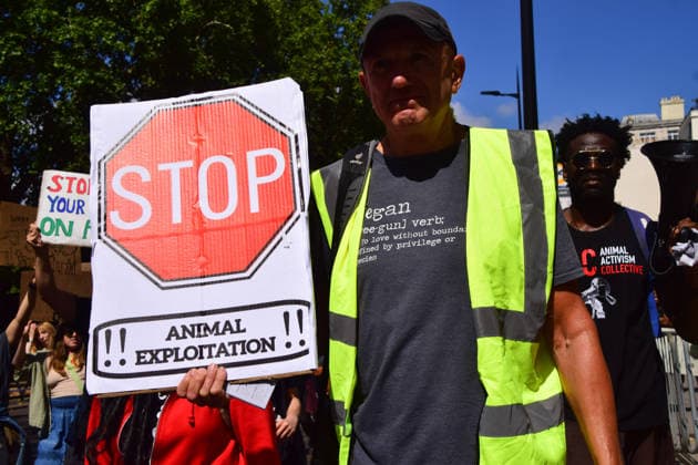 August 22, 2026, London, England, United Kingdom: Protesters pass through Park Lane during the National Animal Rights March. Animal rights activists, protesters, and members of various organisations marched through Central London in support of animal rights, in protest against all forms of animal exploitation, and urged people to go vegan. London United Kingdom  - ZUMAv130 20260822_zip_v130_036 Copyright: xVukxValcicx