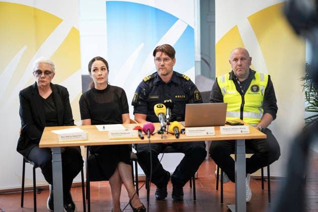 FAGERSTA, SVERIGE 20260822 Kommunstyrelsens ordförande Asa-Märta Sjöström, kommundirektör Karilina Berglund, lokalomradeschef Tommy Alriksson och polisens presstalesperson Magnus Jansson Klarin da Fagersta kommun och polisen haller pressträff med anledning av skoldadet mot Brinellskolan pa fredagen. En 17-arig flicka dödades och flera andra skadades av en man med svärd. FAGERSTA SVERIGE x10658x *** FAGERSTA, SWEDEN 20260822 Municipal Council Chair Asa Märta Sjöström, City Manager Karilina Berglund, Local Police Chief Tommy Alriksson, and Police Press Spokesperson Magnus Jansson Klarin. Today, the Municipality of Fagersta and the police are holding a press conference regarding the school attack at Brinell School on Friday.  Copyright: xMagnusxLejhall TTx SKOLDAD FAGERSTA 1xS80Ac8j_o