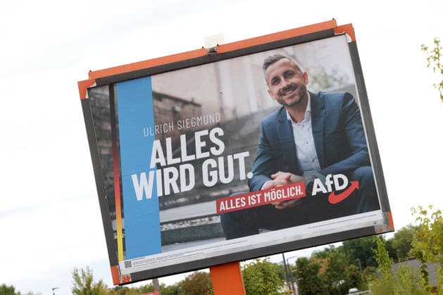 Ein Wahlplakat zur Landtagswahl in Sachsen-Anhalt von der AfD mit dem Spitzenkandidat Ulrich Siegmund. ALLES WIRD GUT. ALLES IST MOEGLICH (MÖGLICH). Landtagswahlkampf am 22.08.2026 in Merseburg Deutschland. *** An AfD campaign poster for the state election in Saxony-Anhalt featuring the party s lead candidate, Ulrich Siegmund: EVERYTHING WILL BE OK, EVERYTHING IS POSSIBLE State election campaign on August 22, 2026, in Merseburg, Germany