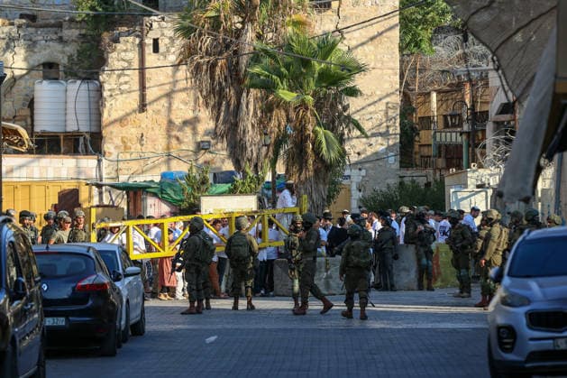 Israelis raid Hebron under Israeli forces protection HEBRON, WEST BANK, PALESTINE - AUGUST 22: Israelis raid the Old City area of the city of Hebron, West Bank, Palestine under the protection of Israeli forces on August 22, 2026. Israeli forces restricted Palestinians movement in the area by blocking entrances and exits with iron barriers. Wisam Hashlamoun Anadolu Hebron West Bank. Editorial use only. Please get in touch for any other usage.  Copyright: x2026xAnadoluxWisamxHashlamounx
