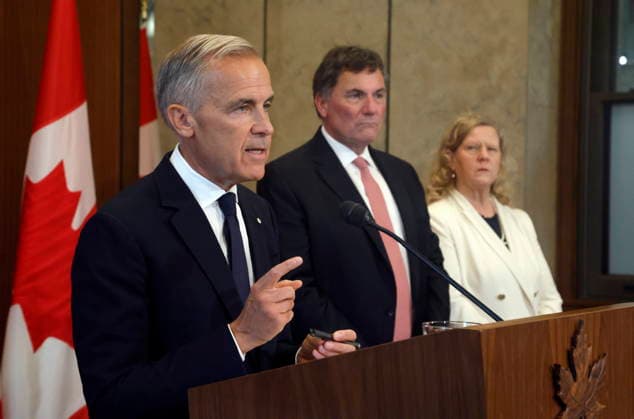 August 22, 2026, Ottawa, On, CANADA: Prime Minister Mark Carney speaks about Canada s response to new U.S. tariffs as Canada-U.S. Trade Minister Dominic LeBlanc and chief trade negotiator Janice Charette listen during a news conference on Parliament Hill in Ottawa on Saturday, Aug. 22, 2026. Ottawa CANADA  - ZUMAc35_ 20260822_zaf_c35_015 Copyright: xPatrickxDoylex