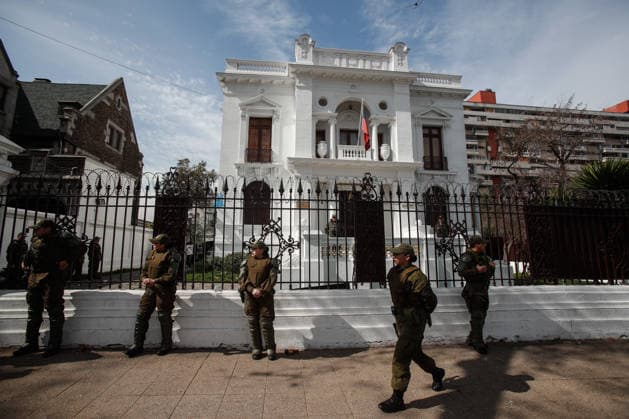 Santiago, August 22, 2026: The Haitian Embassy in Santiago is stormed by Haitian citizens due to issues with embassy staff and excessive fees for the paperwork required to work in Chile. Diego Martin Aton, Chile; Aton 1182696 jpeg  Copyright: DIEGOxMARTIN ATONxCHILE