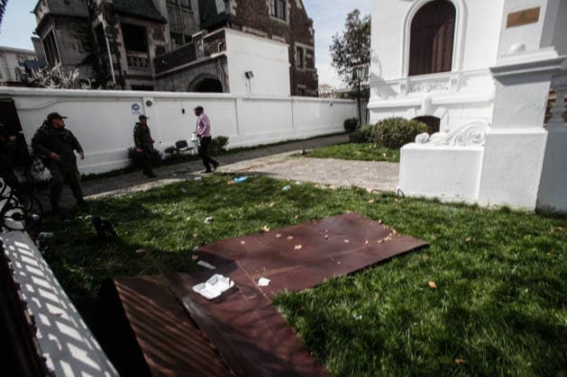 Santiago, August 22, 2026: The Haitian Embassy in Santiago is stormed by Haitian citizens due to issues with embassy staff and excessive fees for the paperwork required to work in Chile. Diego Martin Aton Chile, Aton 1182702 jpeg  Copyright: DIEGOxMARTIN ATONxCHILE