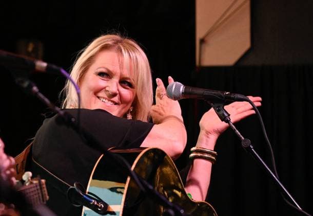 EXCLUSIVE: Las Vegas Songwriters Festival 2026 - Day 3 EXCLUSIVE: Carolyn Dawn Johnson, Rachel Thibodeau, Rebecca Lynn Howard perform during the Las Vegas Songwriters Festival 2026 - Day 3 at Mandalay Bay Resort & Casino. 22 Aug 2026 Pictured: Carolyn Dawn Johnson.  Copyright: xThexMegaxAgencyxMBS MEGAx