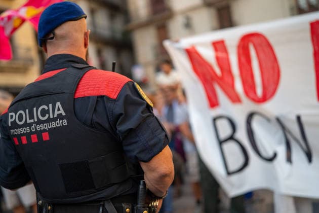 Anti-fascist rally ahead of the Save Europe Act event in Barcelona Several people at an anti-fascist rally ahead of the Save Europe Act event, in Plaça de Sant Jaume, on August 22, 2026, in Barcelona, Catalonia, Spain. It was organized by the Barcelona Anti-Fascist Coordinating Committee and Som Antifeixistes, one hour before the Save Europe Act rally at the same location, scheduled for 7:00 p.m. on August 22, 2026. CATALONIA ANTIFASCISTS SAVE EUROPE ANTIFA RALLY MOSSOS Lorena Sopê Barcelona Catalonia Barcelona Catalonia Spain  Copyright: xLorenaxSopÃªnax 7726750