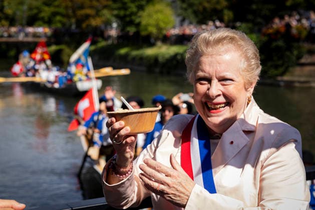 NEWS: Hirsebreifahrt 2026 Ã Strasbourg 22 08 2026 Raphael Golta Stadtpräsident von Zürich Catherine Trautmann Maire de Strasbourg La Hirsebreifahrt, traditionnelle course de la bouillie de millet. Cette tradition, nÃ e en 1456, commÃ more le pacte d™entraide conclu entre Strasbourg et Zurich. Les Zurichois avaient alors dÃ montrÃ leur capacitÃ Ã rejoindre Strasbourg en moins de 24 heures en transportant par bateau une marmite de bouillie de millet encore chaude. L™Ã vÃ nement est organisÃ Ã nouveau tous les dix ans depuis 1946 et cÃ lebre aujourd™hui l™amitiÃ entre Strasbourg et Zurich.  Copyright: xelyxandroxcegarrax
