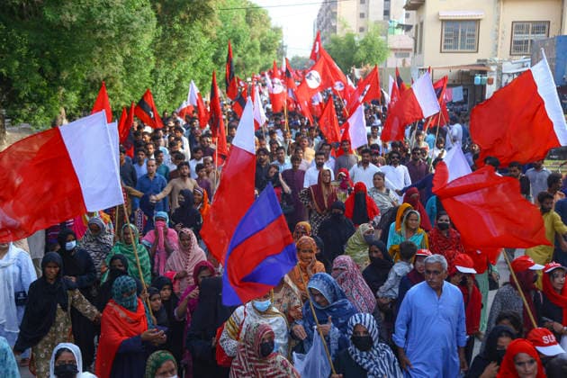 Sindh Action Committee March Hyderabad Pakistan Nationalist party workers carry flags as they march from Qasimabad to the Hyderabad bypass to protest the creation of new administrative units in Hyderabad, Pakistan, on August 22, 2026. The Sindh Action Committee organized the demonstration to demand that the province remain undivided. Hyderabad Sindh Pakistan Copyright: xJanxAlixLagharix