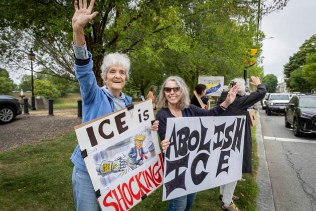 Aug. 22, 2026. Newburyport, MA. People stood out at Bartlett Mall to protest recent ICE actions in Newburyport stopthecoup handsoff nokings standupforimmigrants nofearstreettheater immigrantrights, humanrights, socialjustice, indivisible, noice EndICERaids ICE, dueprocess endice protectourdemocracy Resistance AntiTrump DumpTrump newburyportma Newburyport Massachusetts USA EDITORIAL USE ONLY Copyright: x x2026xMarilynxHumphriesx MARILYNxHUMPHRIESx mhphotos017089