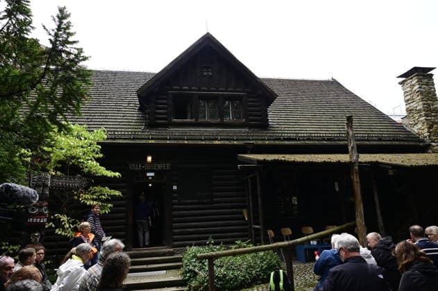 Namensweihe der historischen Blackfoot-Frau Sitopanaki in der Villa Bärenfett im Karl-May-Museum Radebeul. Radebeul. 22.08.2026 *** Naming Ceremony for the Historical Blackfoot Woman Sitopanaki at Villa Bärenfett in the Karl May Museum, Radebeul, Radebeul, August 22, 2026 Copyright: xMatthiasxWehnertx