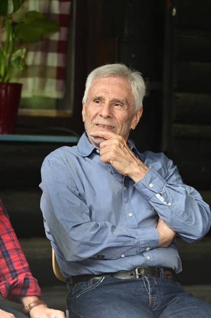 Gojko MitiÄ‡ bei der Namensweihe der historischen Blackfoot-Frau Sitopanaki in der Villa Bärenfett im Karl-May-Museum Radebeul. Radebeul. 22.08.2026 *** Gojko Mitic at the naming ceremony for the historic Blackfoot woman Sitopanaki at Villa Bärenfett in the Karl May Museum in Radebeul, Radebeul, August 22, 2026 Copyright: xMatthiasxWehnertx
